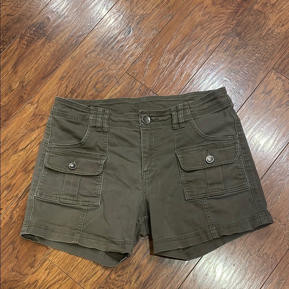 Evereve Kut From The Kloth Utility Short Olive branch Gorpcore Size 10 - Picture 5 of 13